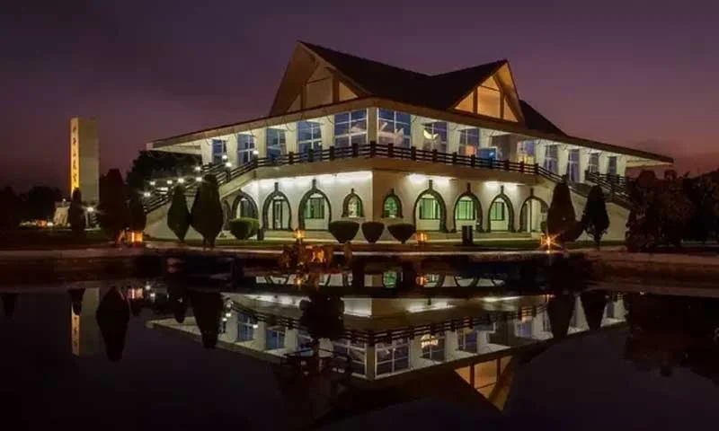 Dragon Palace Temple prayer hall or campus scene